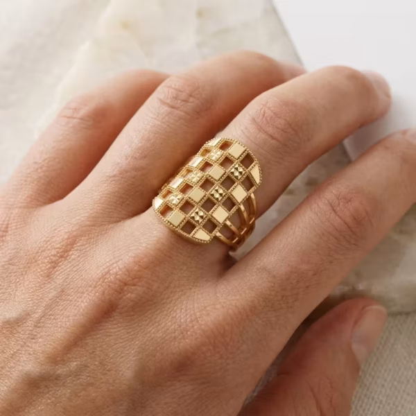 Diamond-Cut-Fancy-Ring