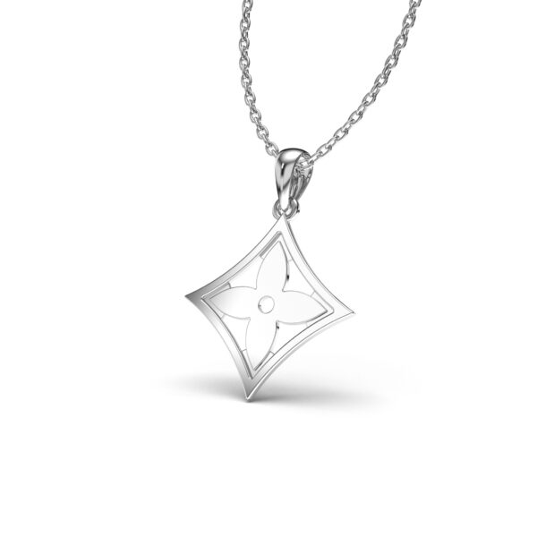 Elegant Cloves Charm