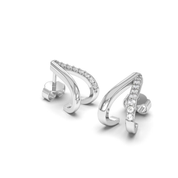 Elegant V-Shape Diamond