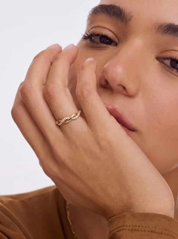 Twisted Diamond Band